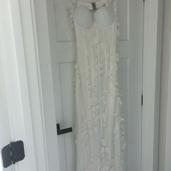 Heiress Beverly Hills White Petal Dress - Picture 3 of 8